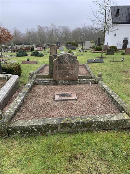 Grave number: SÖ B   106, 107