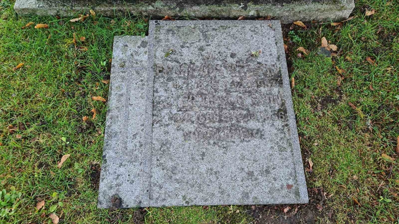 Grave number: M G 13 50-51