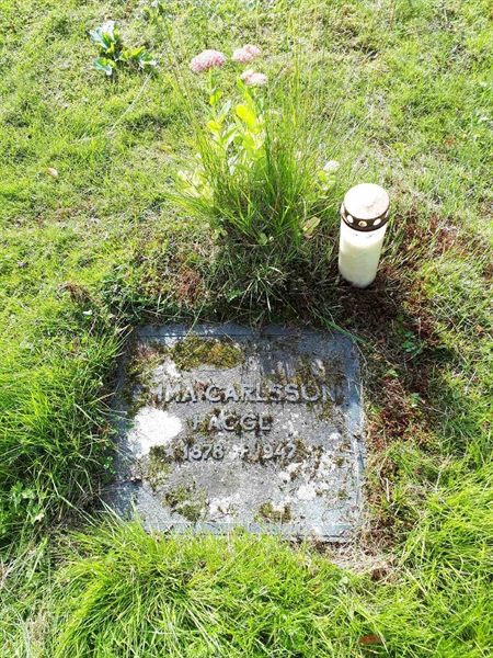 Hautatunnus: NK A A   184