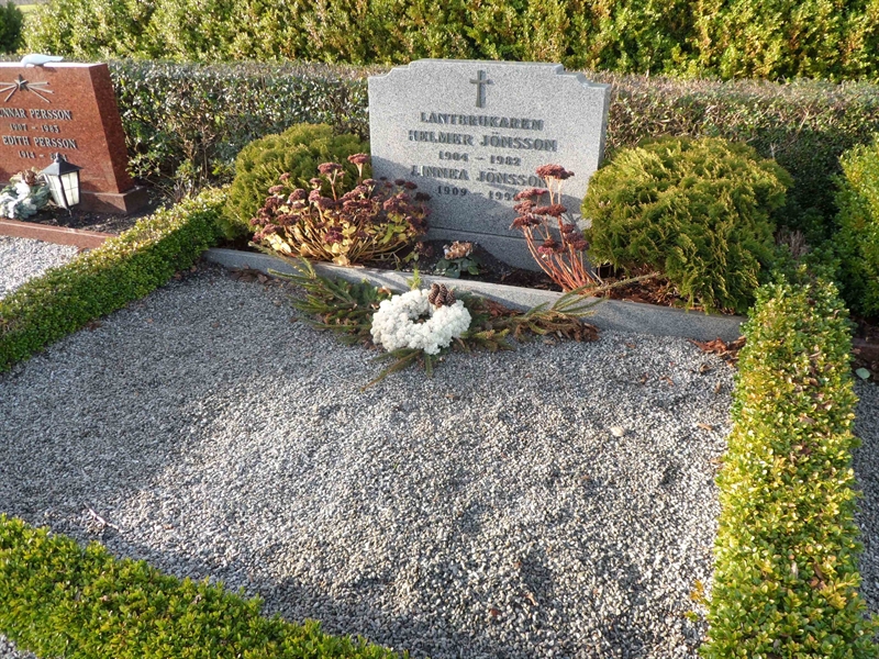 Grave number: ÖTN NVK2   130, 131