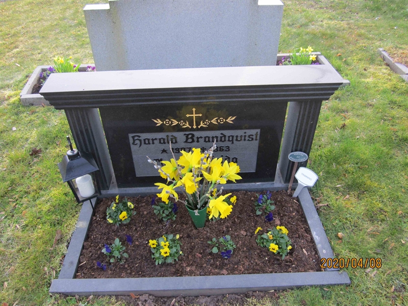 Grave number: 02 J   61
