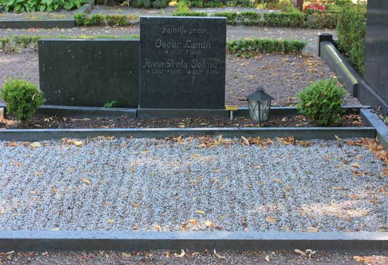 Grave number: Ö 21i   107, 108