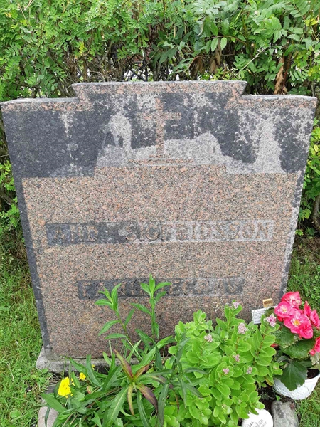 Grave number: LO 01   15