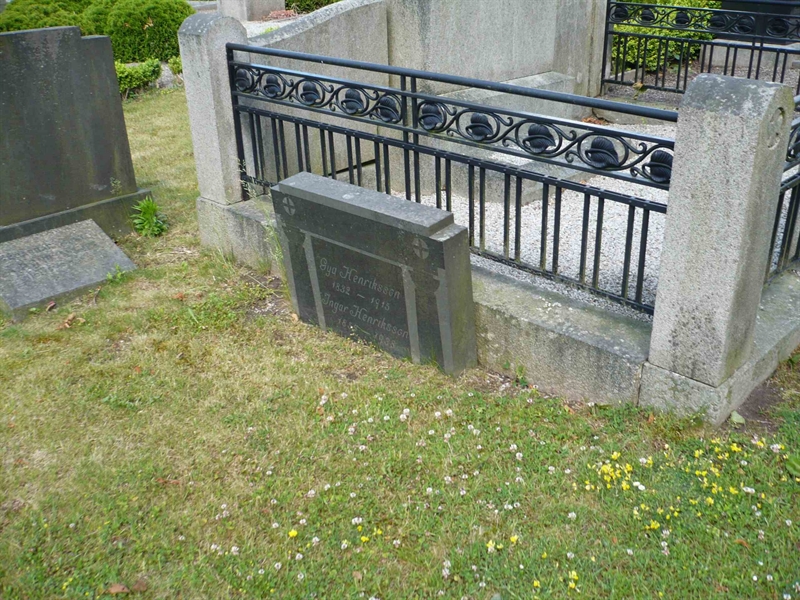 Grave number: 1 8    72