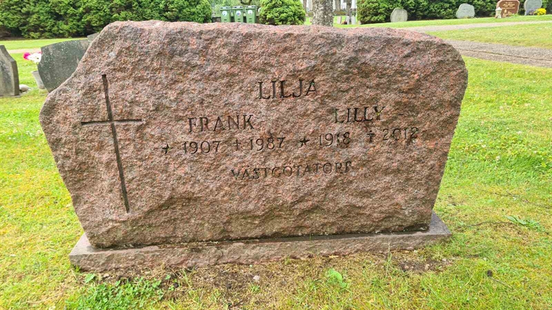 Grave number: M N 8 25-26