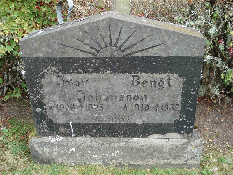 Grave number: KU 06    10, 11
