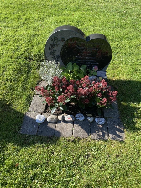 Grave number: 2 H   104