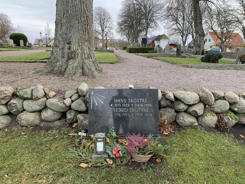 Grave number: SÖ F    97, 98