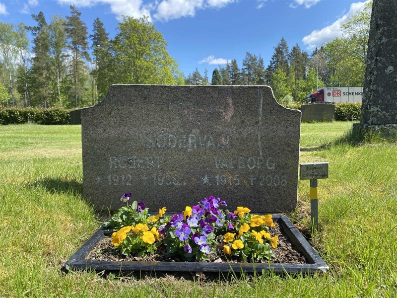 Grave number: 1 04 336, 337
