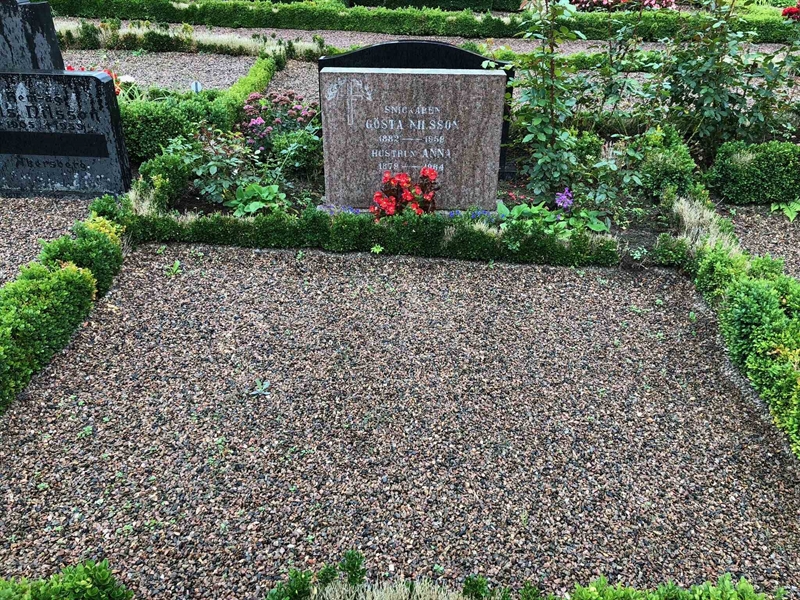 Grave number: Kå 40    28, 29