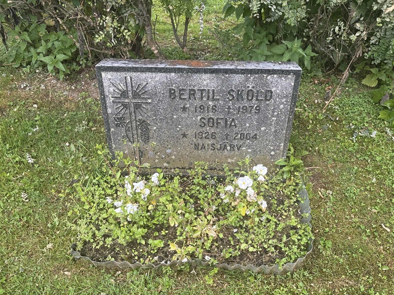 Grave number: 002 2   552