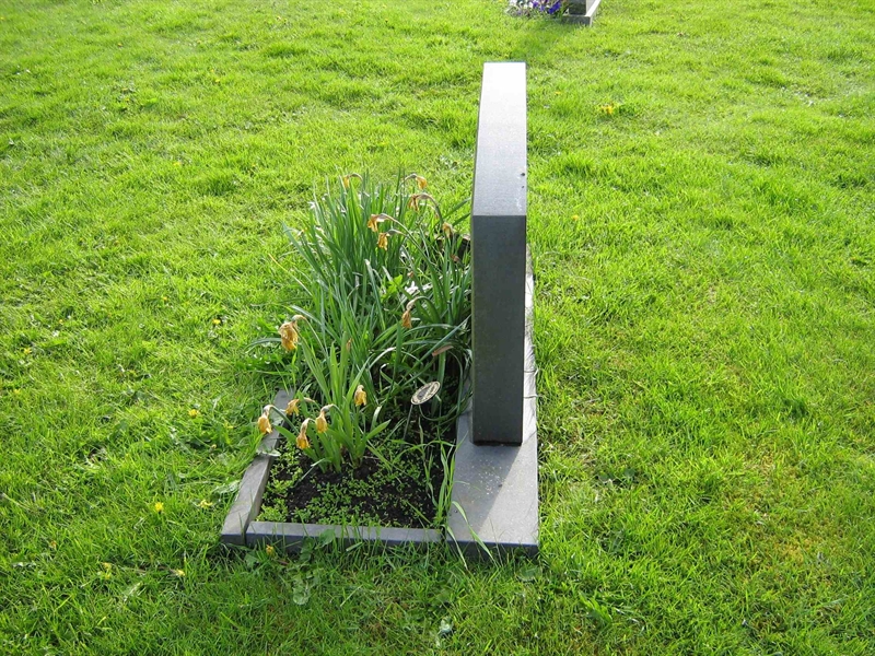 Grave number: ÖK 04    718-719