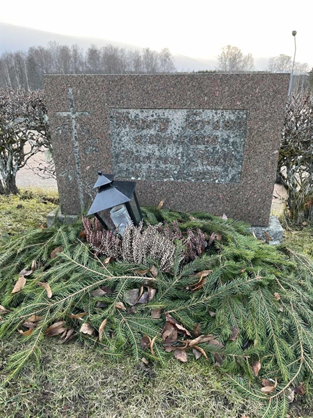 Grave number: Vårv Kv4 33+34