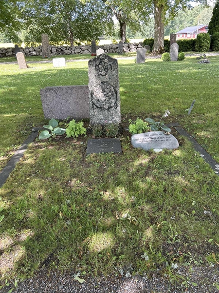 Grave number: 2 G  697-698