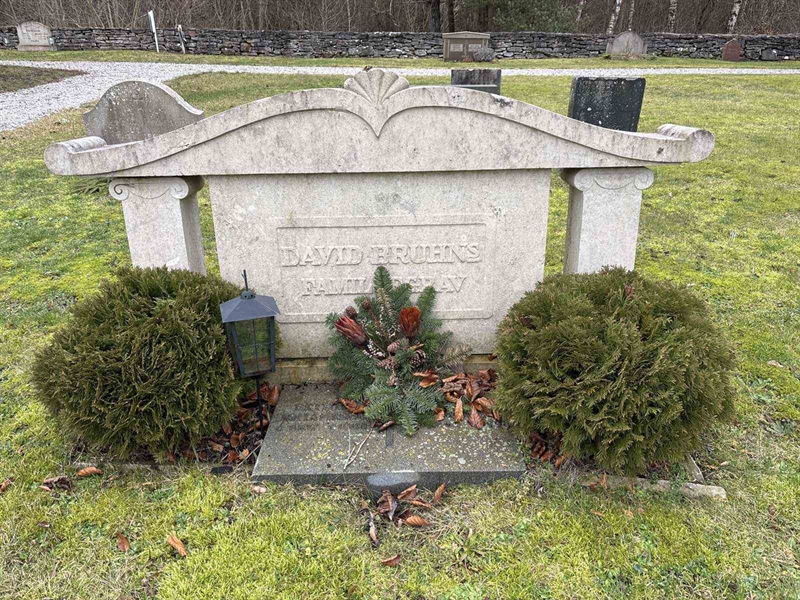 Grave number: L B 66
