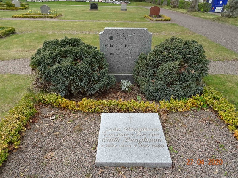 Grave number: NK 4 FH    17, 18