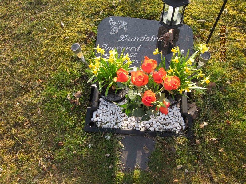 Grave number: 02 M   27