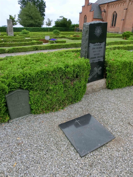 Grave number: KÄ D 028-029