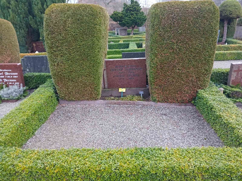 Grave number: Si J    12, 13