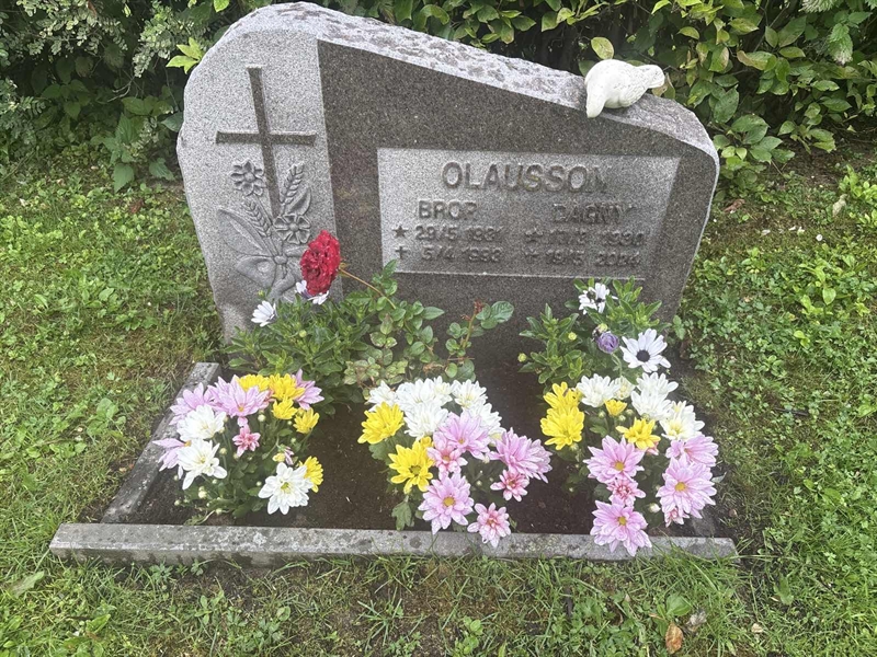 Grave number: 002 2   592