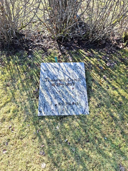 Grave number: 11 F    22