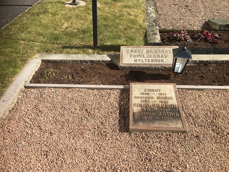 Grave number: 1 G   250, 251