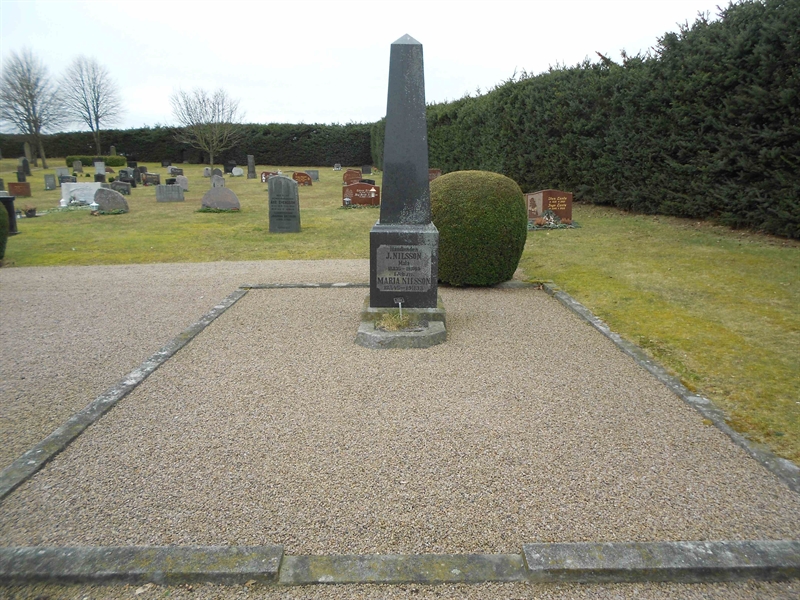 Grave number: V 4    42