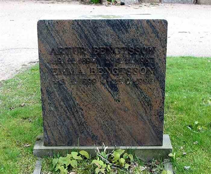 Grave number: SN K    18