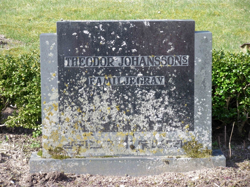 Grave number: INK E   119, 120, 121, 122