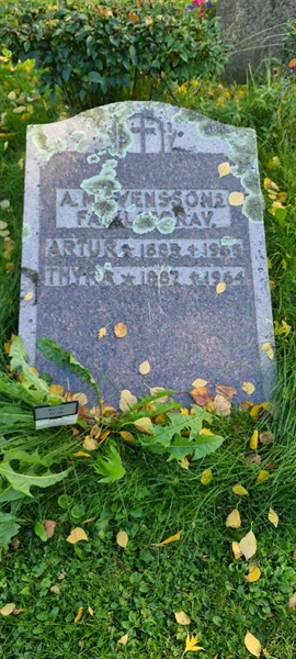 Grave number: M D   17, 18
