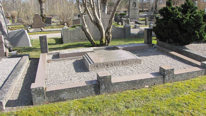 Grave number: HJ  1400, 1401, 1402