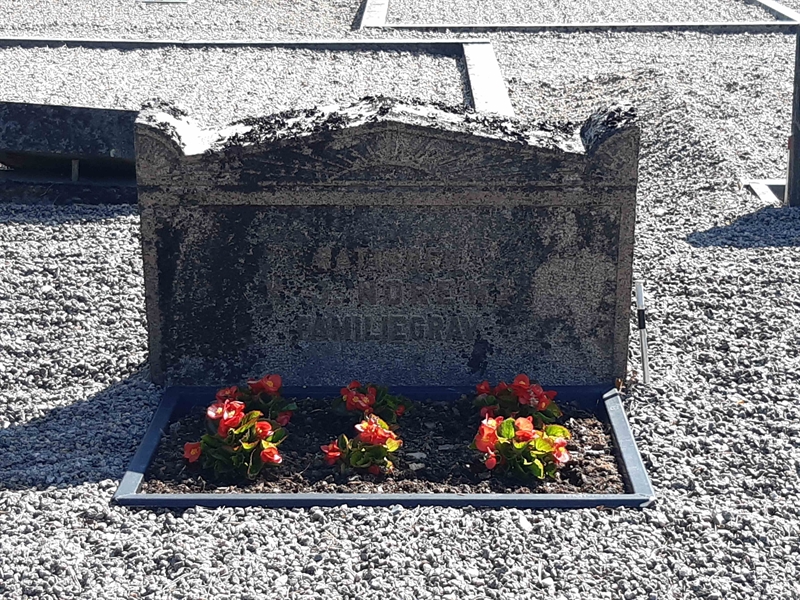 Grave number: VI V:A   165