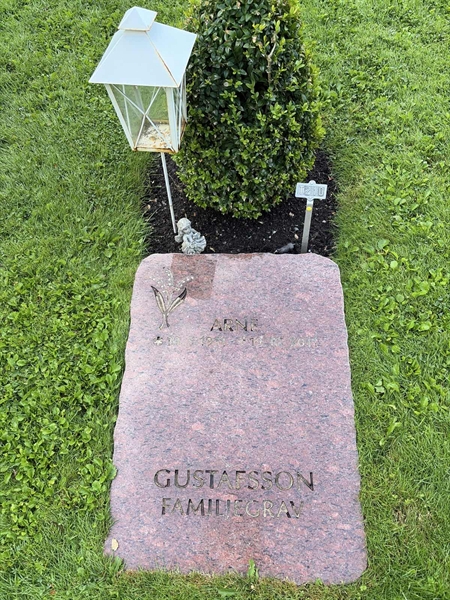 Hautatunnus: 1 T   210