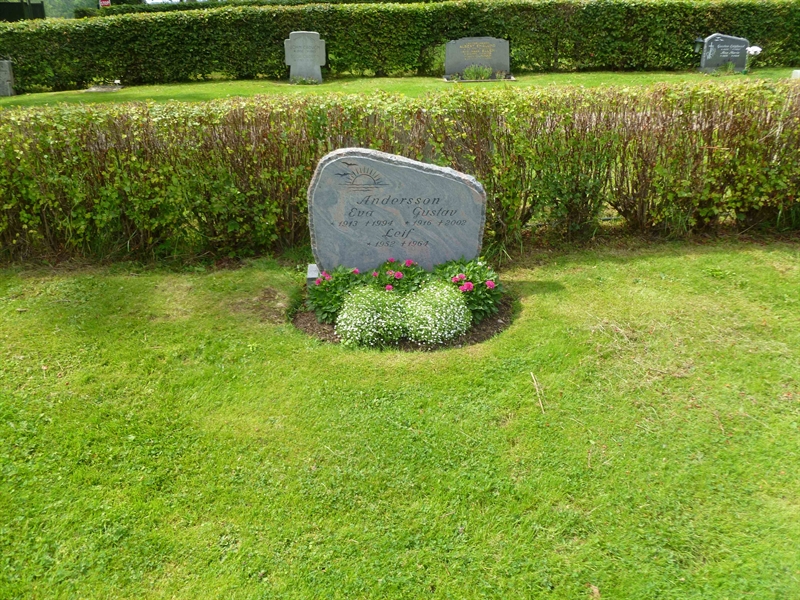 Grave number: ROG G   32, 33