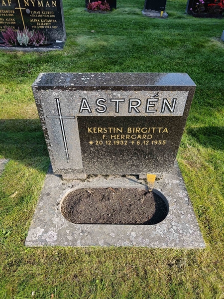 Grave number: 1 GC 10    108A,   108B,   108C,   108D,   108E,  