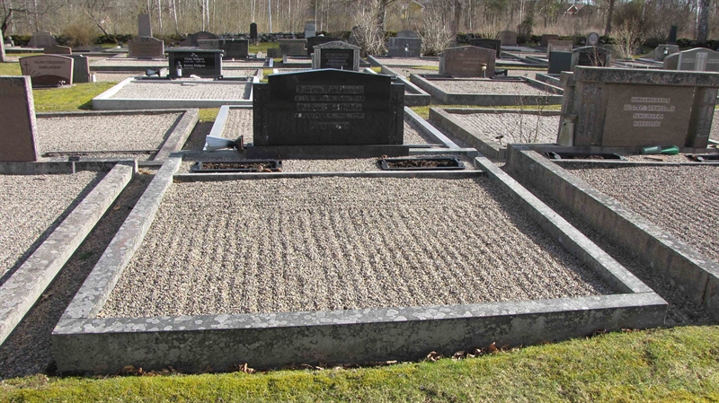 Grave number: HJ   323, 324