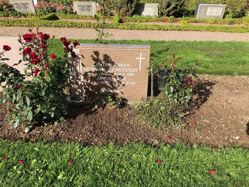 Grave number: SK 11    18, 19