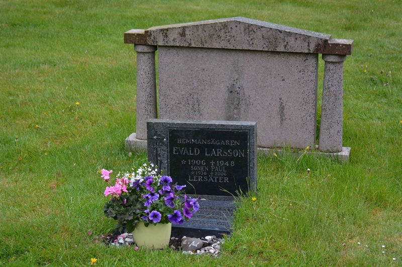 Grave number: SRN 2   247