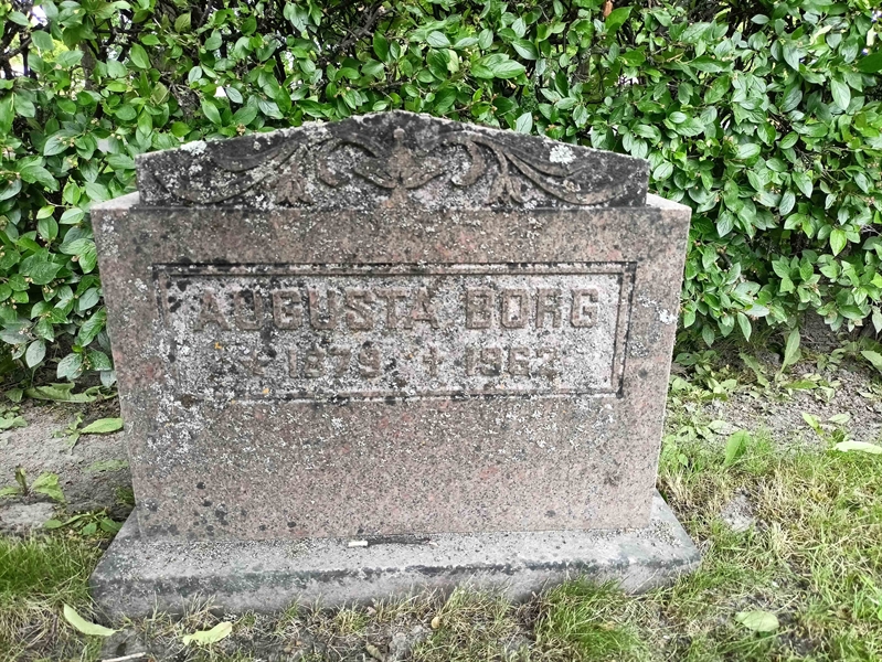 Gravnummer: 1 Ö 36   106V