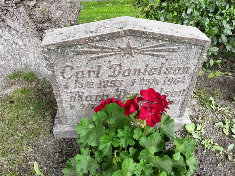 Gravnummer: 1 Ö 36   103V