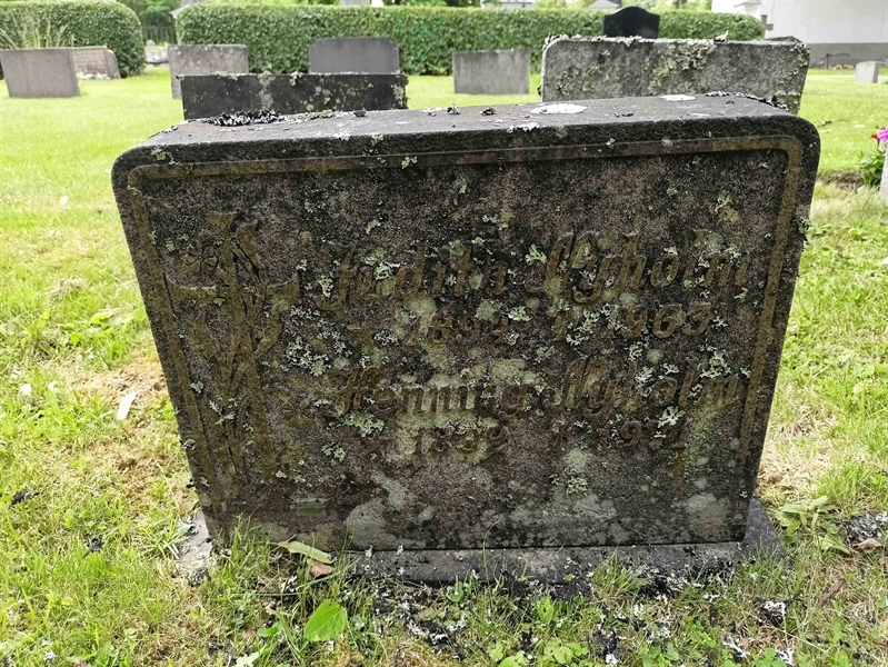 Gravnummer: 1 Ö 36   131V