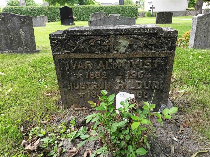 Gravnummer: 1 Ö 36   134V