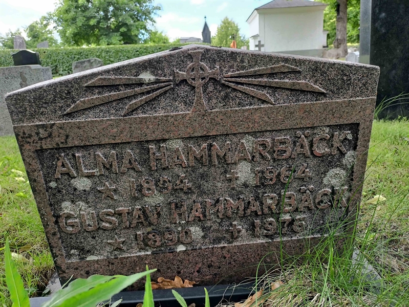 Gravnummer: 1 Ö 36   136V