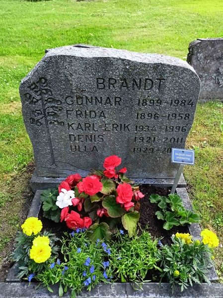 Gravnummer: 1 Ö 38    40V