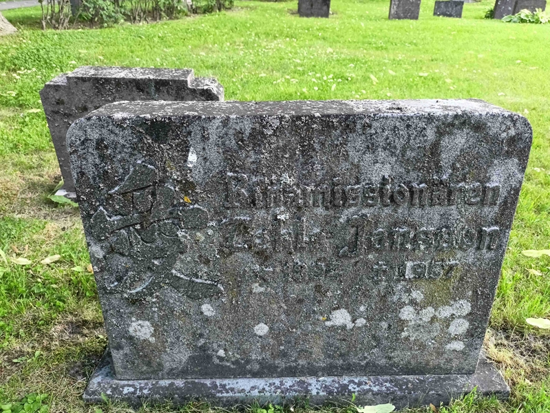 Gravnummer: 1 Ö 38    34V