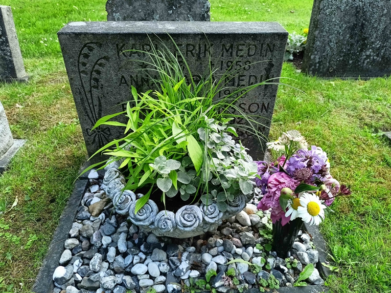 Gravnummer: 1 Ö 38    41V