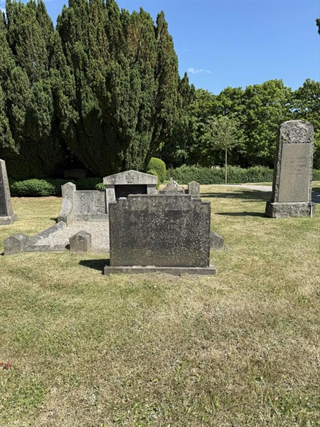 Grave number: TR 4 1    51