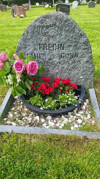 Grave number: D N 8  2078-2079