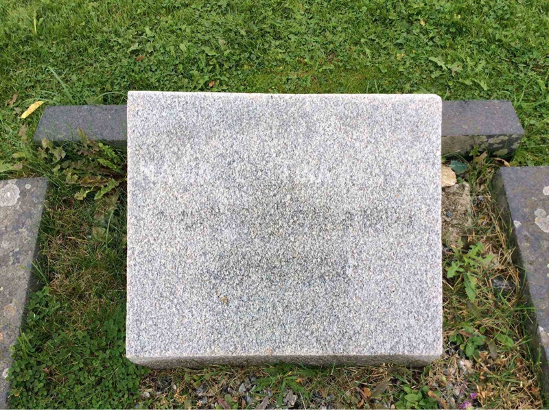 Grave number: KN 02   350