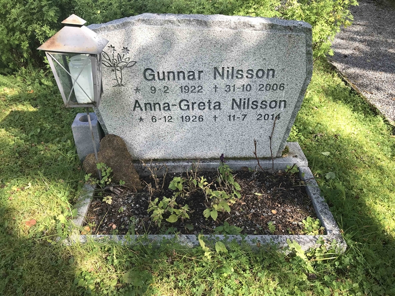Grave number: UN F   207